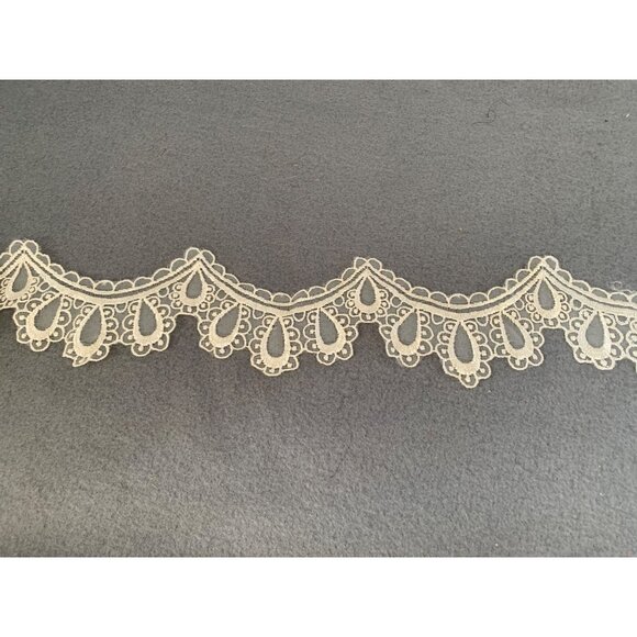 Vintage Ivory Vintage Lace Trim Scalloped Edging 3 yards 2.5" wide 1990s Sewing - Picture 1 of 6